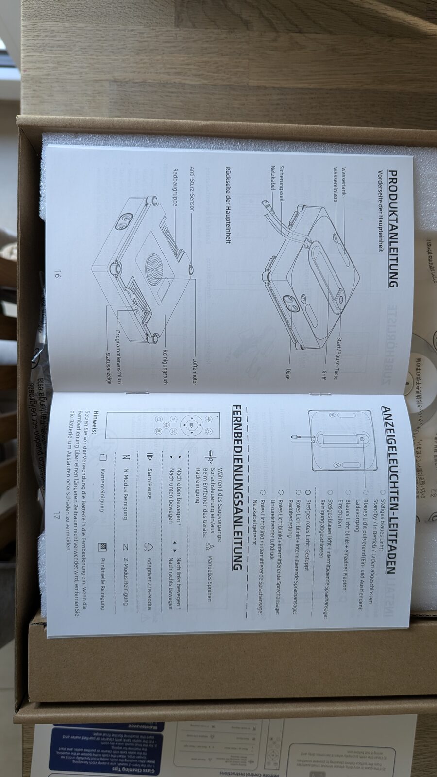 Aufgeschlagene deutschsprachige Produktanleitung mit Bauteil-Übersicht und Fernbedienungs-Anleitung